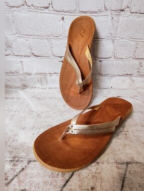 OluKai Kapehe Lunana Toe Post Sandals 8 Women's Silver Straps